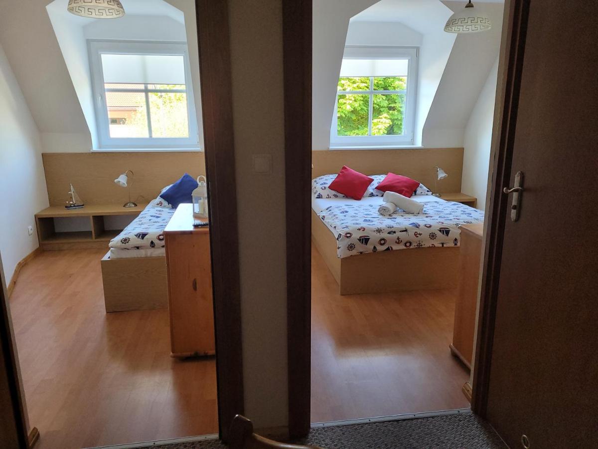 Dom Wczasowy Pod Zegarem Łeba Habitación foto