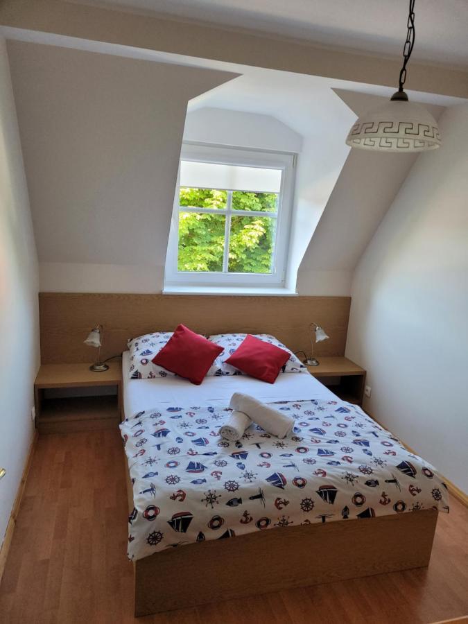 Dom Wczasowy Pod Zegarem Łeba Habitación foto